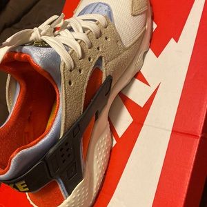 Nike Hurache 5.5Y (GS)
